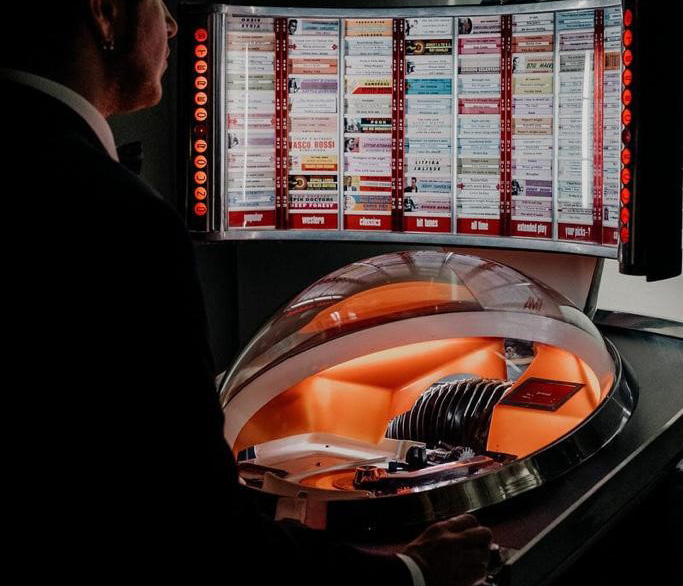 Jukebox Vintage Eventi - Jukebox e flipper originali per allestimenti raffinati e indimenticabili.