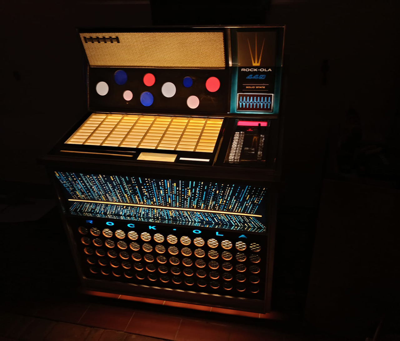 Jukebox Vintage Eventi - Jukebox e flipper originali per allestimenti raffinati e indimenticabili.